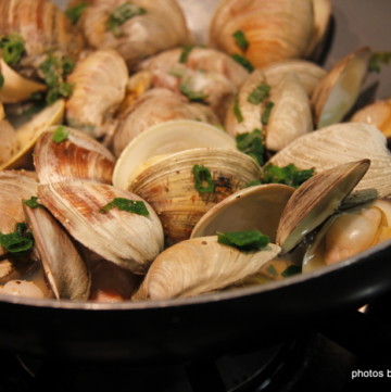 sake steamed clams