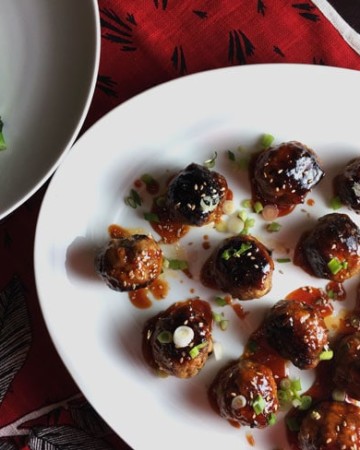 These Spicy Korean Meatballs with Gochujang Glaze work perfectly on a busy weeknight or your SuperBowl buffet. Inspired by a Foxes Love Lemons recipe on Food52
