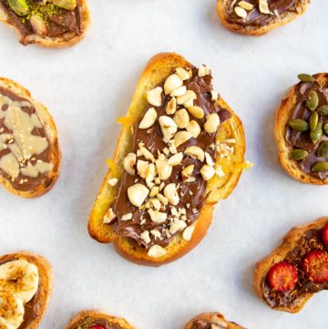 nutella tartine surrounded with other mini nutella toasts